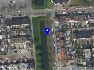 Ambulance met grote spoed naar de Van Byemontsingel in Pernis Rotterdam