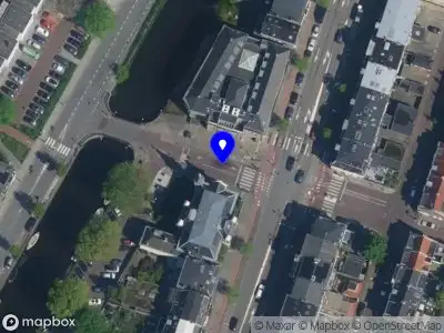 Ambulance en brandweer met grote spoed naar de Prins Hendrikstraat in Haarlem vanwege gebouwbrand
