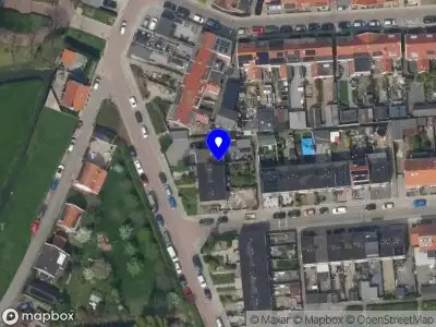 Ambulance met grote spoed naar de Vermaetweg in Pernis Rotterdam