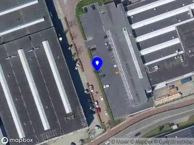 Brandweer met gepaste spoed naar de Nijverheidsweg in Hendrik-Ido-Ambacht vanwege gebouwbrand