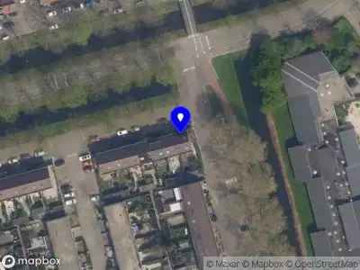 Ambulance met grote spoed naar de Charles Mingussingel in Rotterdam