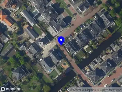 Ambulance met grote spoed naar de Wijkermeerhof in 's-Gravenhage