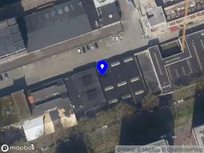 Brandweer met gepaste spoed naar de Rijnhaven Z.z. in Rotterdam vanwege een liftopsluiting