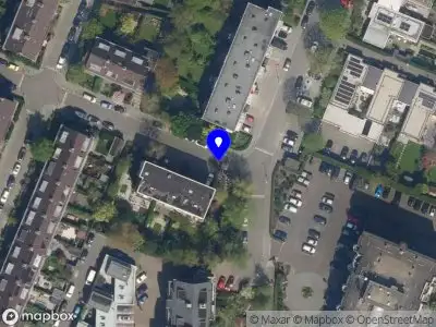 Ambulance met grote spoed naar de Louise de Colignylaan in Rotterdam