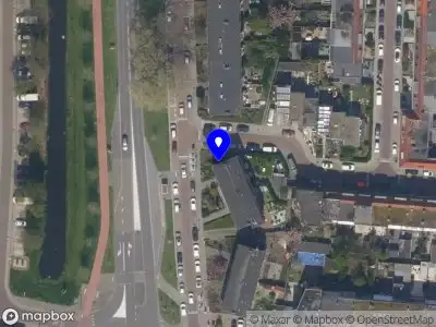 Ambulance met grote spoed naar de Van Beethovensingel in Vlaardingen