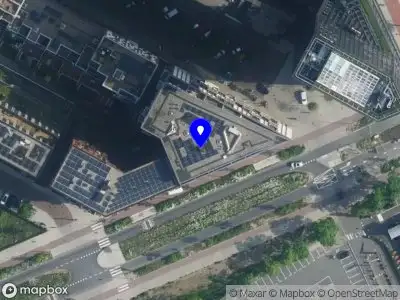 Ambulance met grote spoed naar de Amstelstroomlaan in Amsterdam