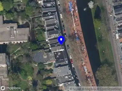 Ambulance met grote spoed naar de Westersingel in Rotterdam