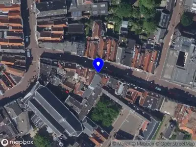 Ambulance met grote spoed naar de Steegoversloot in Dordrecht