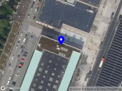 Ambulance met grote spoed naar de Annie M. G. Schmidtplein in Rotterdam