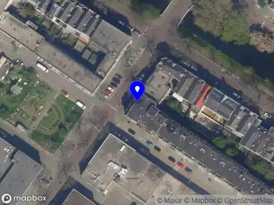 Ambulance met gepaste spoed naar de Zomerhofstraat in Rotterdam