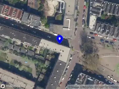 Ambulance met gepaste spoed naar de Schommelstraat in Rotterdam