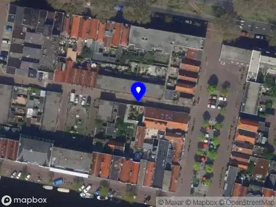 Ambulance met gepaste spoed naar de Baatstraat in Leiden