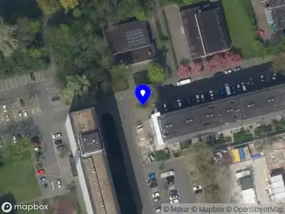 Ambulance met grote spoed naar de Kromme Hagen in Rotterdam
