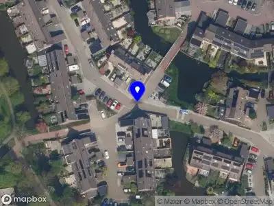 Ambulance met grote spoed naar de Max Havelaarburg in Capelle aan den IJssel