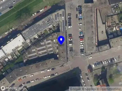 Ambulance met grote spoed naar de Hellevoetstraat in Rotterdam