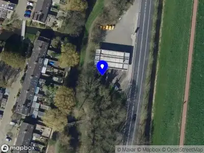 Ambulance met grote spoed naar de Duifhuisweg in Hoogvliet Rotterdam