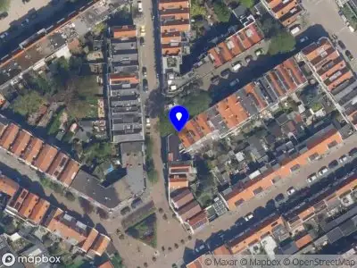 Ambulance met grote spoed naar de Emmastraat in Rotterdam