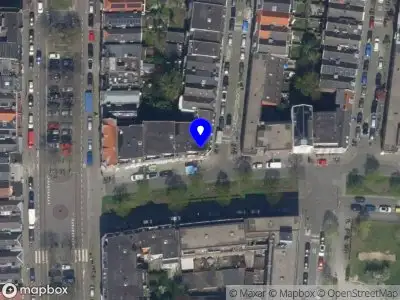 Ambulance met grote spoed naar de Schermlaan in Rotterdam