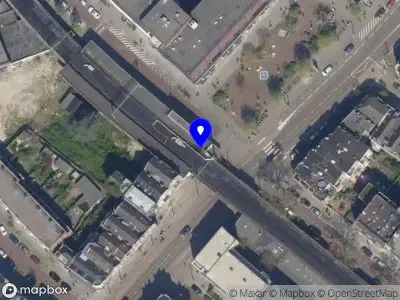 Ambulance met grote spoed naar de Bergweg in Rotterdam