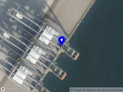 Brandweer met grote spoed naar de Amoerweg in Maasvlakte Rotterdam