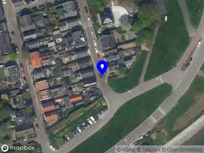 Ambulance met grote spoed naar de Piet Heinstraat in Capelle aan den IJssel