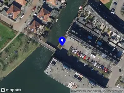 Ambulance met grote spoed naar de Barnsteenhof in Rhoon