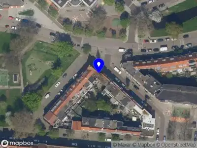 Ambulance met gepaste spoed naar de Lange Singelstraat in Schiedam
