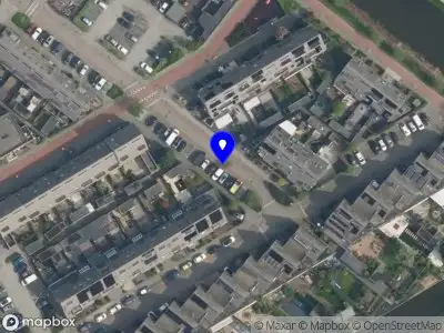 Ambulance met grote spoed naar de Alstroemeriastraat in Wateringen