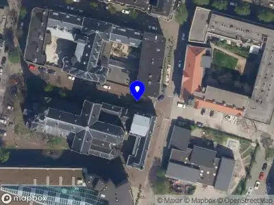 Ambulance met grote spoed naar de Ruivenstraat in Rotterdam