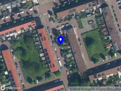 Ambulance met grote spoed naar de Prof. H. Bavinckstraat in Amsterdam