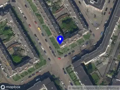 Ambulance met grote spoed naar de Huygensstraat in Rotterdam