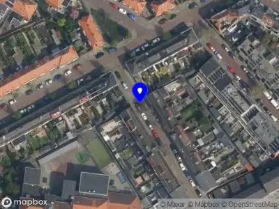 Ambulance met grote spoed naar de Van Stolbergstraat in Delft