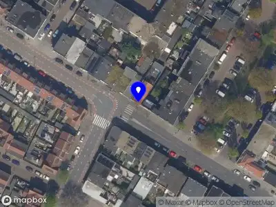 Ambulance met grote spoed naar de Van der Driftstraat in Vlaardingen