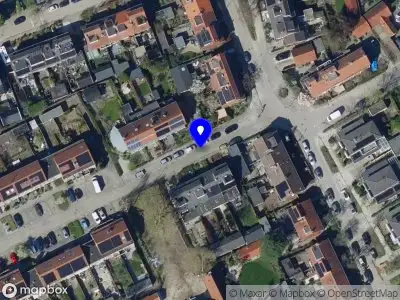 Ambulance met grote spoed naar de Irenestraat in Barendrecht