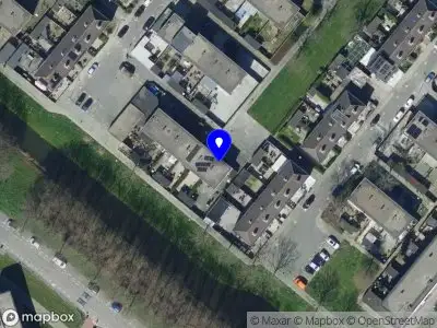 Ambulance met gepaste spoed naar de Sinjeur Semeynshof in Hoogvliet Rotterdam