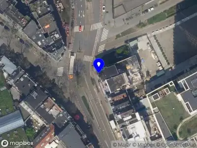 Ambulance met grote spoed naar de Van Vollenhovenstraat in Rotterdam