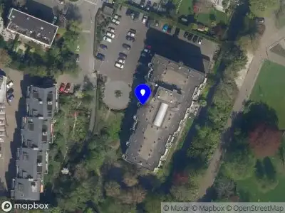 Ambulance met grote spoed naar de Louise de Colignylaan in Rotterdam