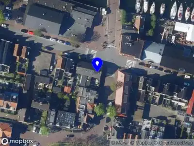 Ambulance met gepaste spoed naar de Spoorstraat in Enkhuizen