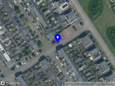 Ambulance met grote spoed naar de Anholtpier in Zaandam