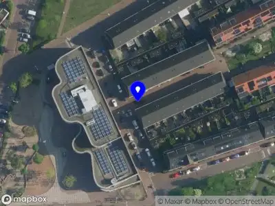 Ambulance met grote spoed naar de Bellefleurhof in Amsterdam