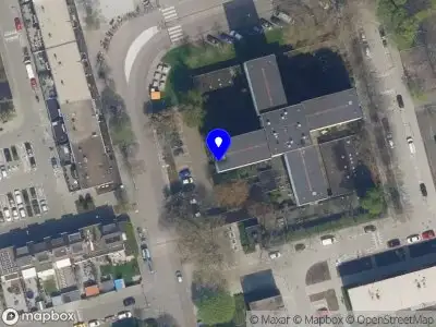 Ambulance met grote spoed naar de Jacob van Campenplein in Rotterdam