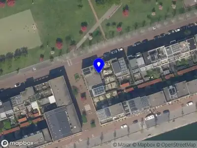 Ambulance met grote spoed naar de Walhallalaan in Rotterdam