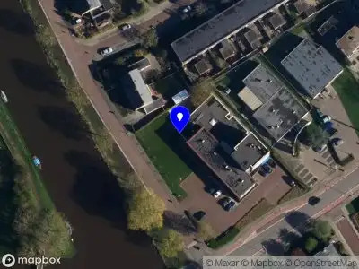 112 melding Brandweer met grote spoed naar de Dr. Obe Postmastraat in Sneek vanwege voertuigen te water