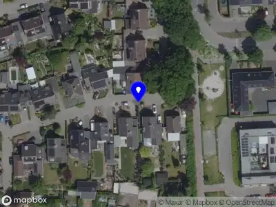 Brandweer met grote spoed naar de Doortje van de Konijnenberglaan in Heeze vanwege gebouwbrand