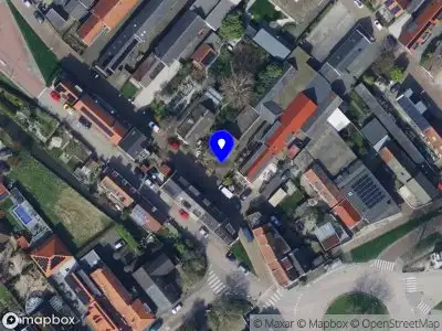 Ambulance met grote spoed naar de Leerambachtstraat in 's-Gravendeel