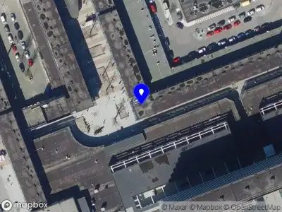 Ambulance met grote spoed naar de Binnenban in Hoogvliet Rotterdam