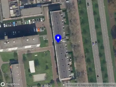 Ambulance met grote spoed naar de Albert van Raalteplein in Schiedam