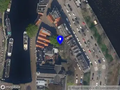 Ambulance met grote spoed naar de Achterwater in Rotterdam