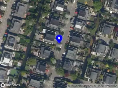 Ambulance met grote spoed naar de Johannes Voorhoevestraat in Rotterdam