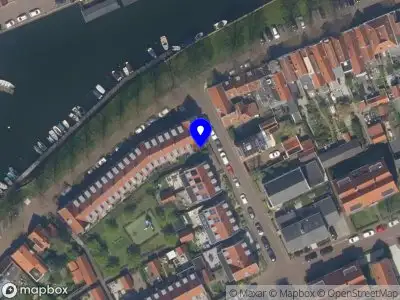 Ambulance met grote spoed naar de Maarland Zuidzijde in Brielle